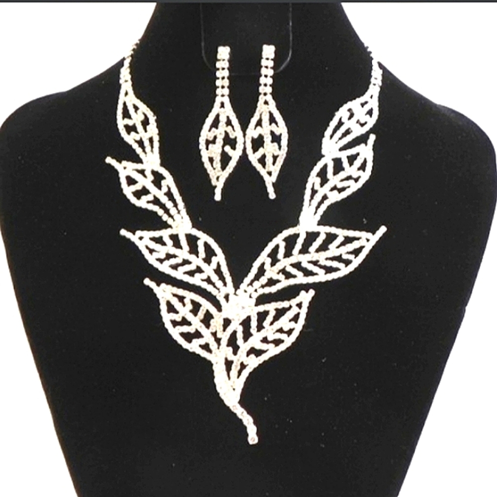 Leaves motif rhinestone necklace set NWT